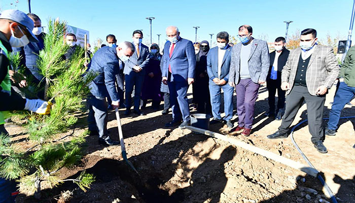 Beylerderesi Şehir Parkı Millet Bahçesi’nde ‘ 24 Kasım Yeşilyurt Öğretmenler Ormanı’ Kuruldu