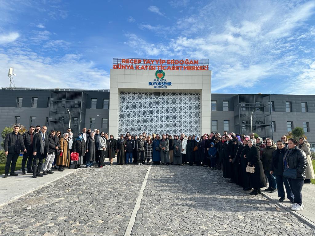 Büyükşehir Belediyesi Hizmet Ve Yatırımlarına Ziyaretçilerden Tam Not