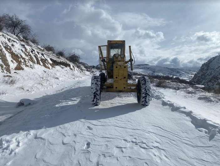 Büyükşehir Belediyesi Kardan Dolayı Kapanan Yolları Bir Bir Ulaşıma Açıyor