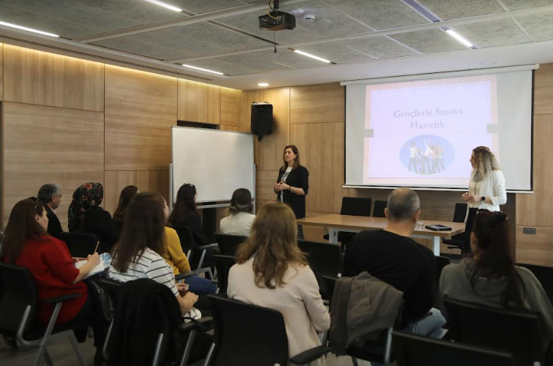 Destek Eğitim Merkezi’nden Velilere Rehberlik Semineri