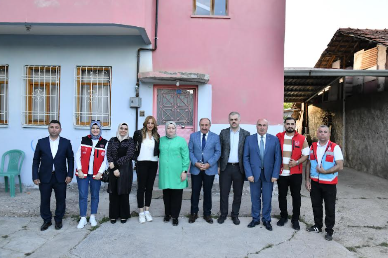 Hanımefendi Hanife Yazıcı Aile Ziyaretlerini Sürdürüyor