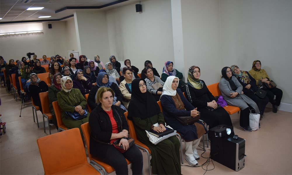 Kadın Meclisi’ne “En İyi Narkotik Polisi Anne” Projesi Anlatıldı