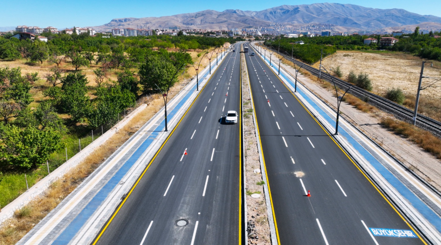 Malatya'da Trafik Güvenliği İçin 920 Bin Metre Yol Çizgi Çalışması Yapıldı