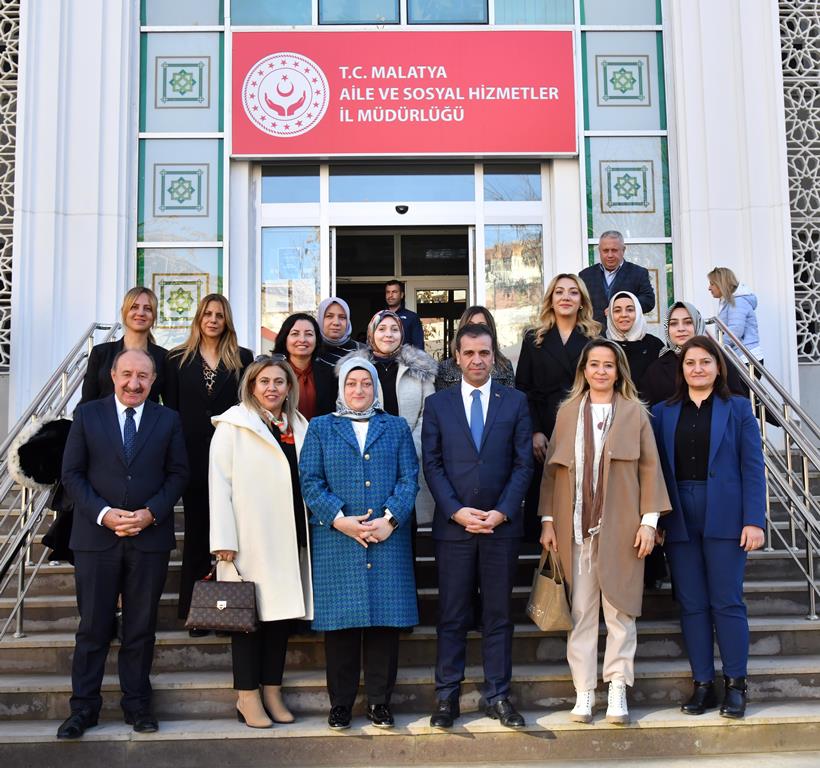 Vali Ersin Yazıcı’nın Hanımefendi Hanife Yazıcı “Aile, Hayat Boyu Gelişim ve Öğrenme” Adlı Söyleşi Programına Katıldı