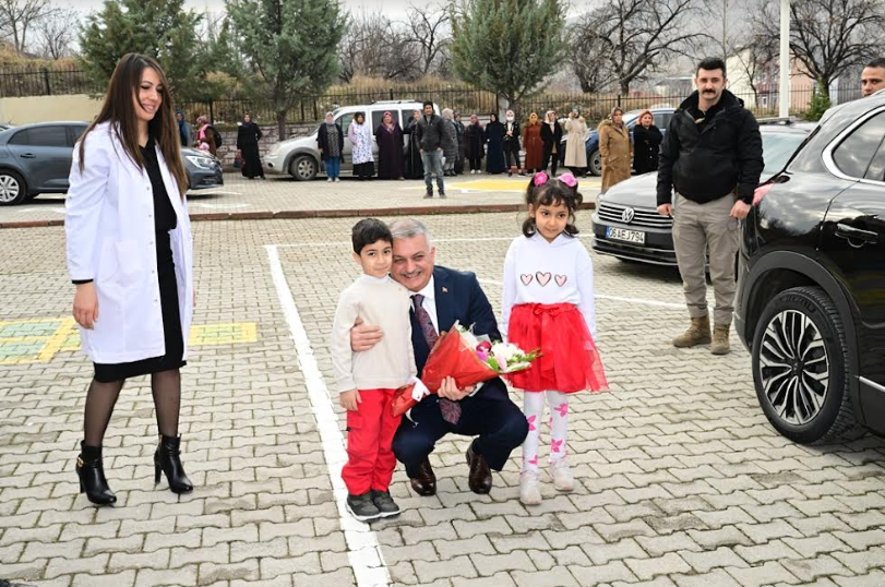 Vali Ersin Yazıcı’nın Katılımıyla Karne Dağıtım Töreni Gerçekleşti