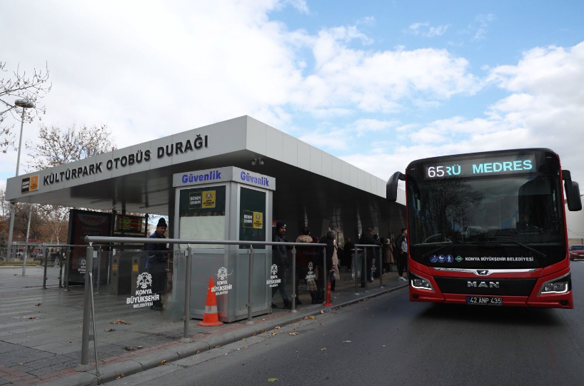 “Yeni Kayıt Yaptıran Üniversite Öğrencileri Toplu Ulaşımı 10 Gün Ücretsiz Kullanıyor”